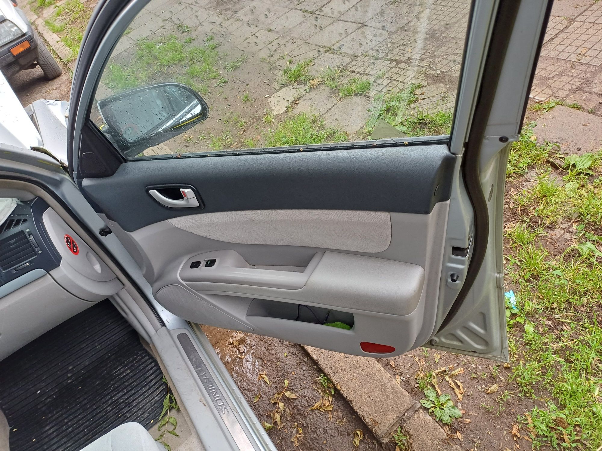 Продава се цяла за части Hyundai sonata 3.3