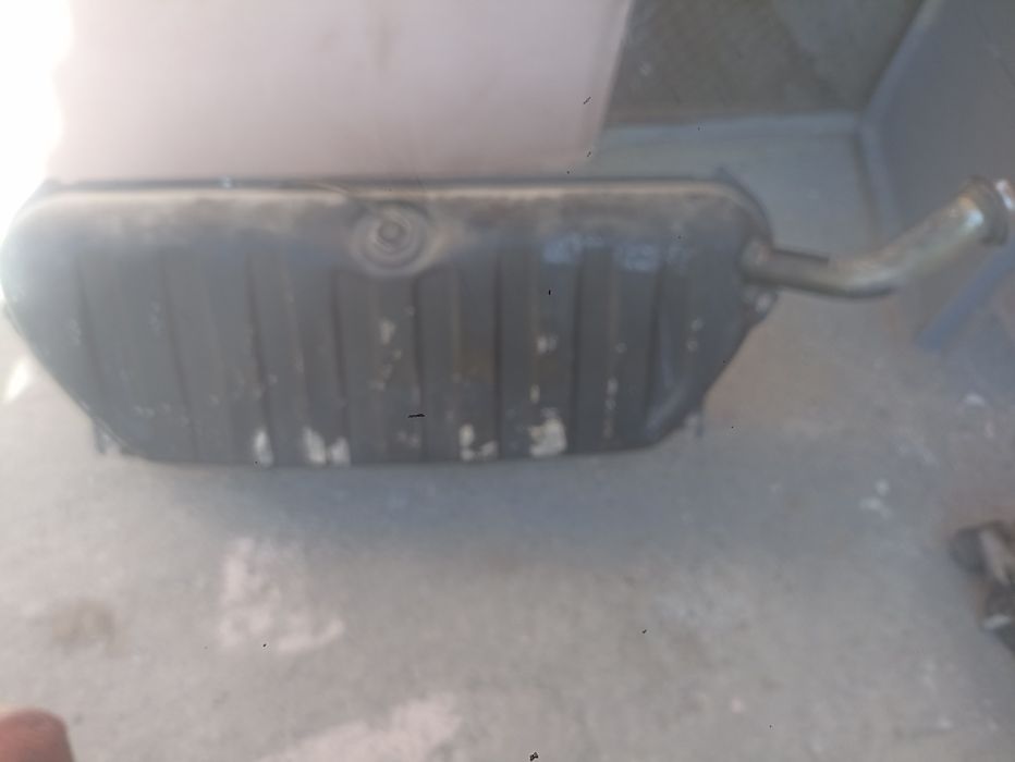 Продам бензо бак на Мерседес 124 состояние отличное