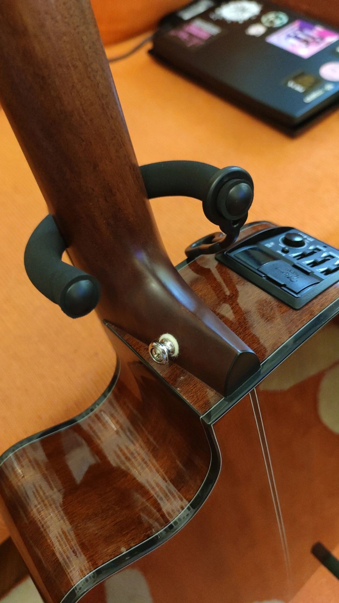 Електро-акустична китара Takamine GD30CE-N с твърд кейс Gator