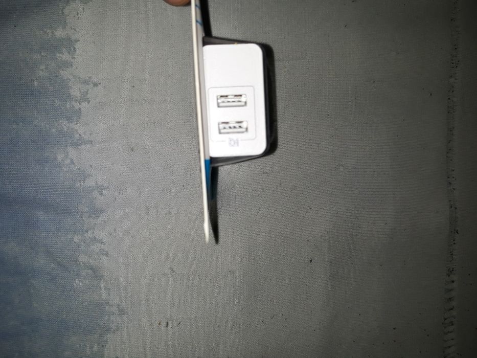 Universal USB adaptor 2,1A (10,5W) max., dual