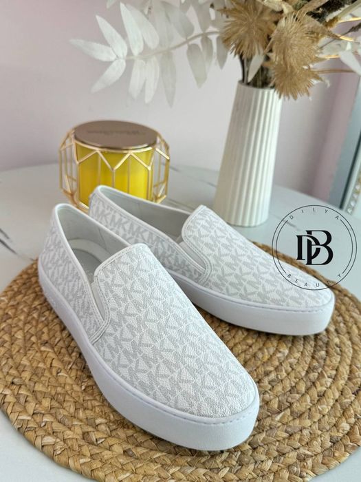 Michael Kors жюЖенская обувь 38.5-39
Кожанный  оёк кийим 
38 размер(бо