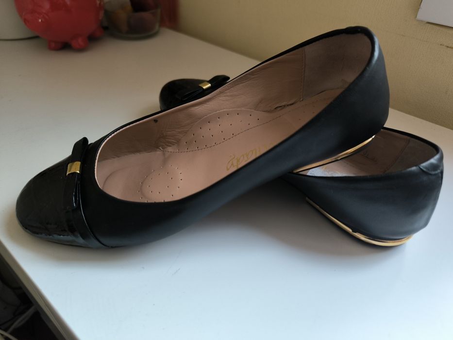 Обувки, кожа и лак