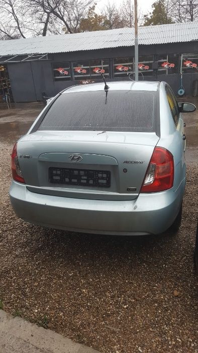 Dezmembrez Hyundai Accent 1.5 benzina an 2008 cod motor D4FA
