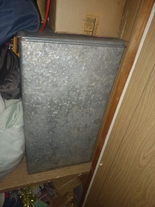 Бак нержавейка с крышкой для муки сахара.