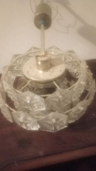 Продам люстру состояние хорошее  чистый