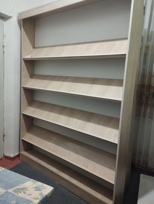 Продам полки для сувиниров