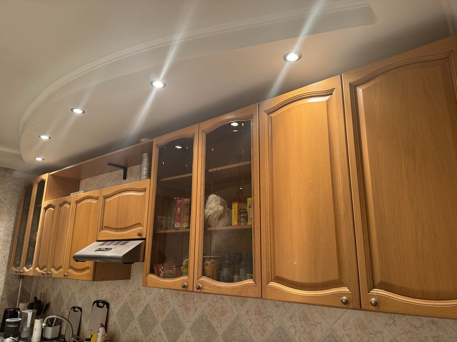 Продам кухню верх срочно