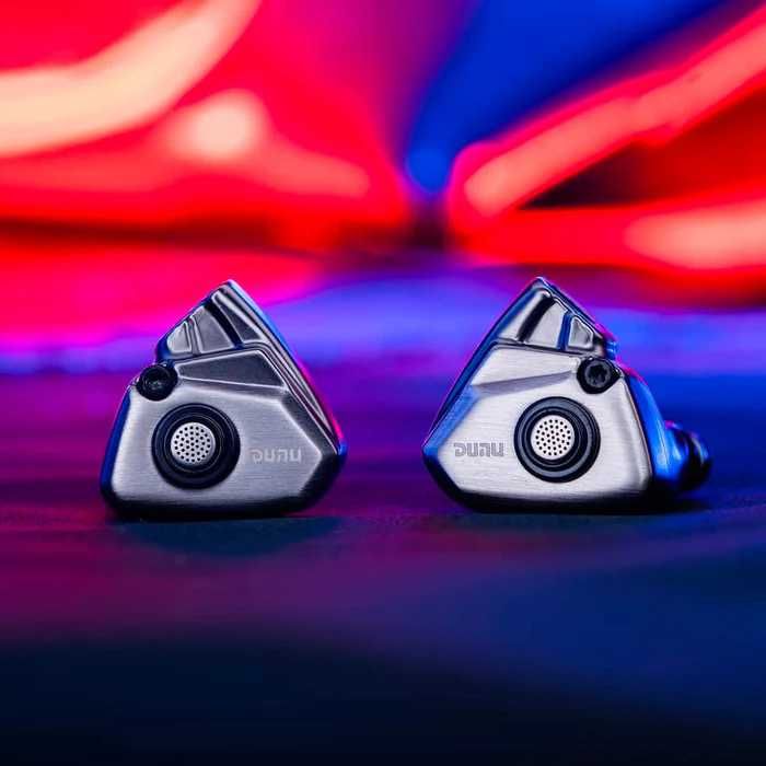 Нови- неотваряни DUNU TITAN S 11mm Dynamic Driver Monitor IEM