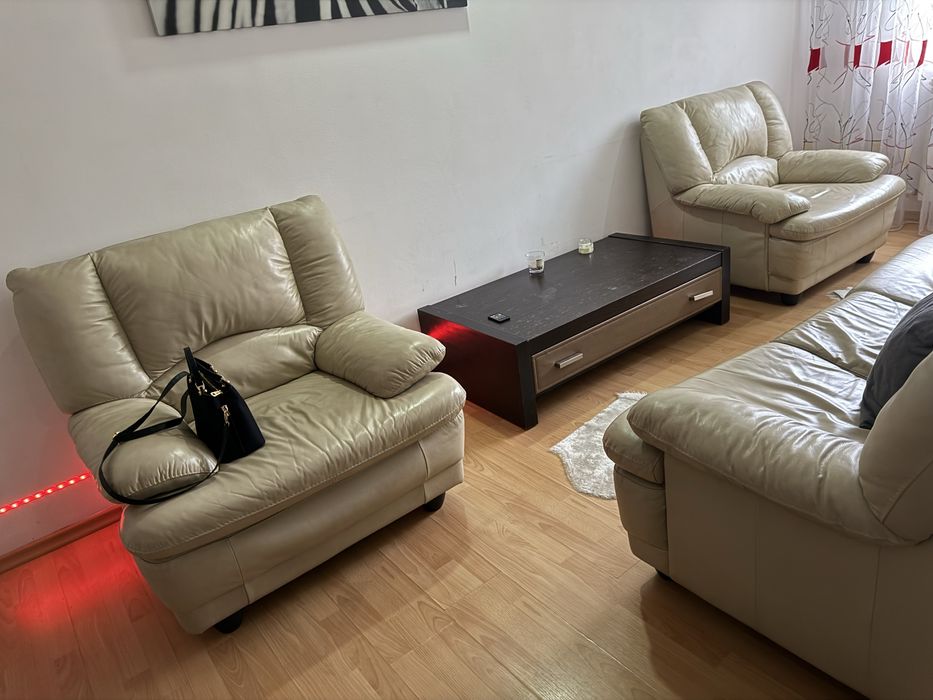 Inchiriez apartament cu  3 camere