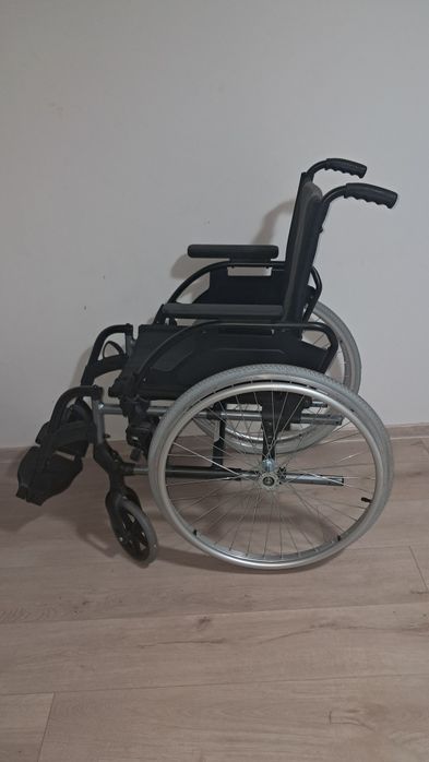 Scaun cu rotile pliabil