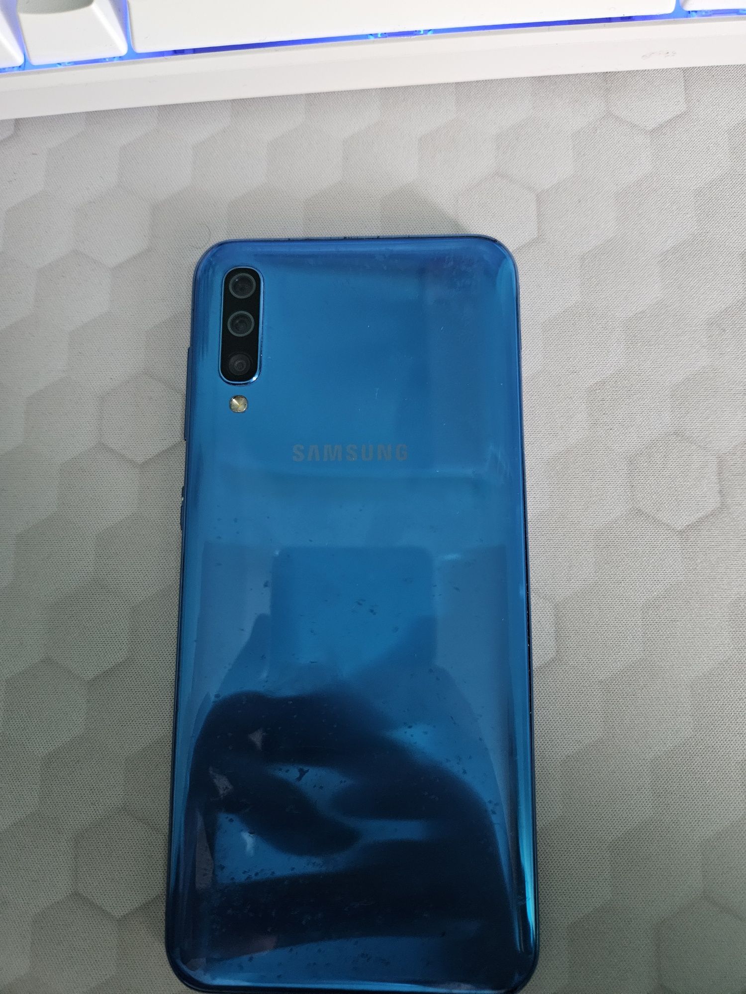 Vând URGENT samsung a50 URGENT