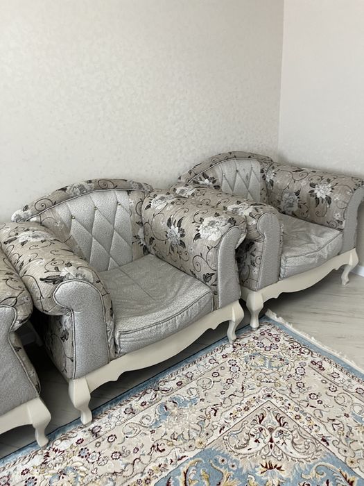 Диван из настоящего орехового дерева