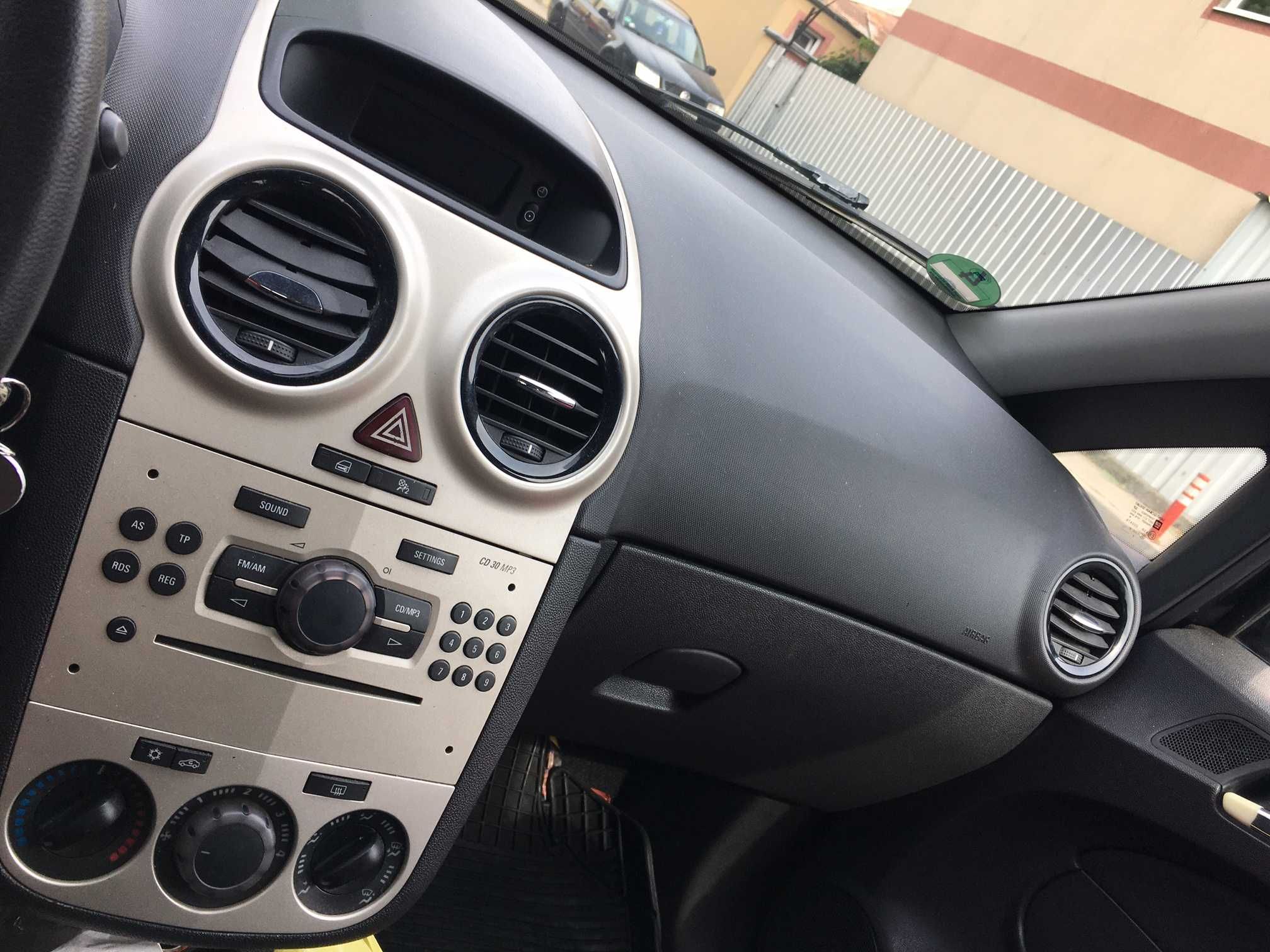 Opel CORSA D  1,2 benzina, 80CP proprietar