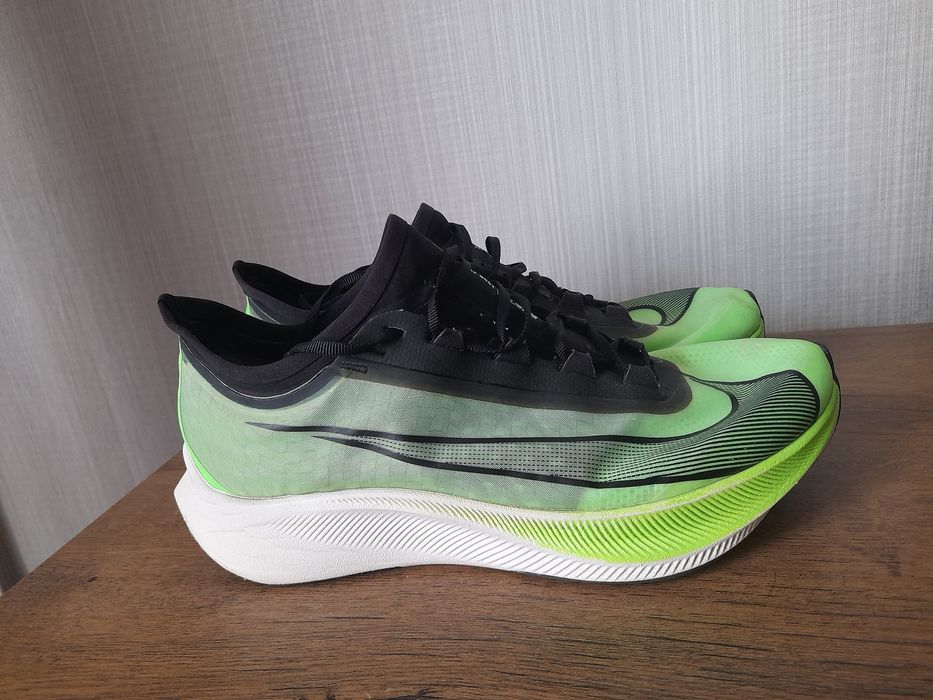 Nike Zoom fly 3 маратонки 43 номер.