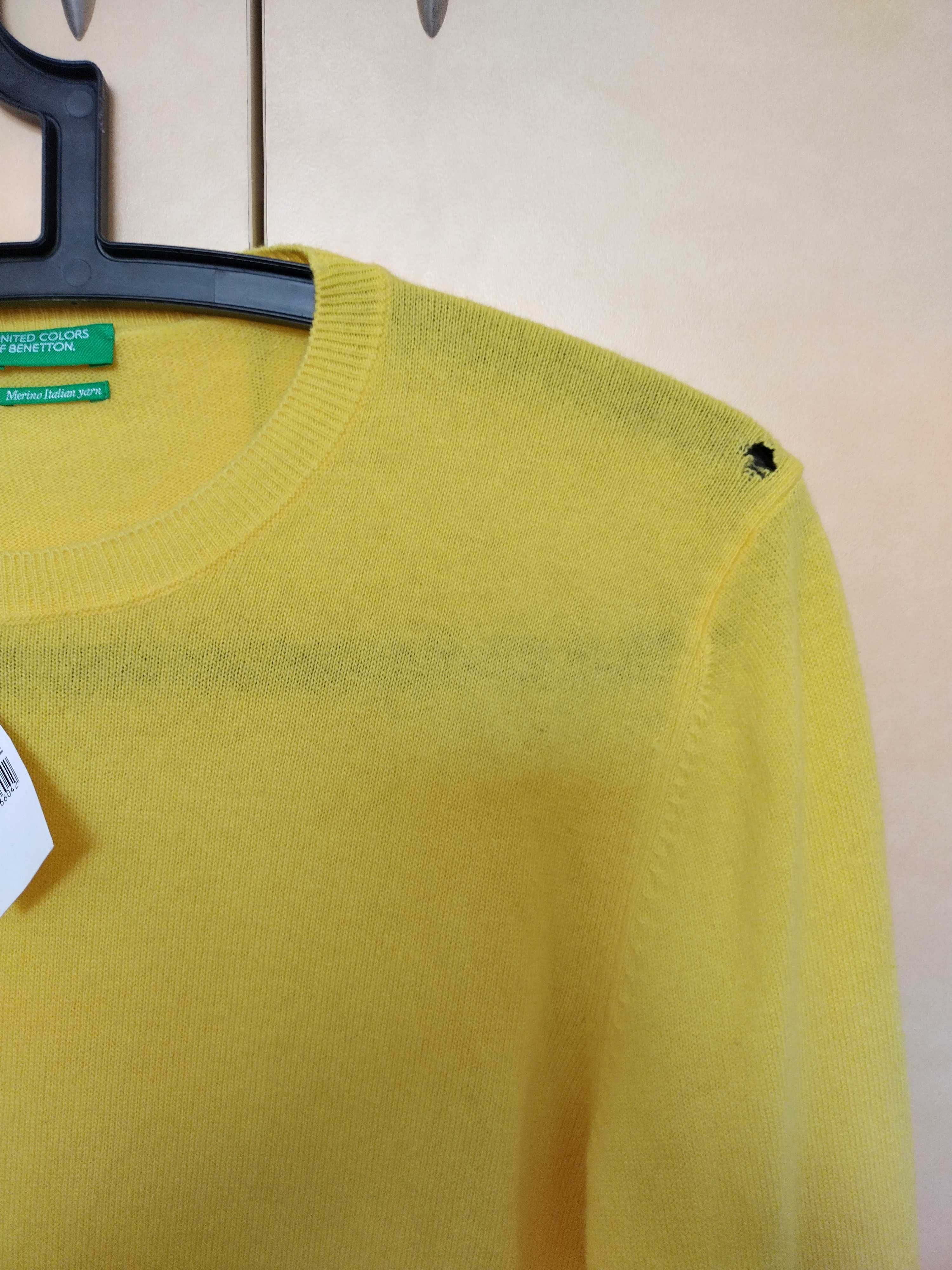 100 % мерино, патешко жълто пуловер United colors of Benetton. XL.