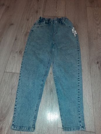 Продам джинсы на девочку лет 12-14