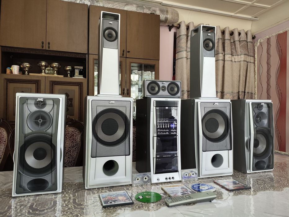 Malaysia JVC 12000 watt 100% ishlaydi pulti bor bass va ovozi kuchli