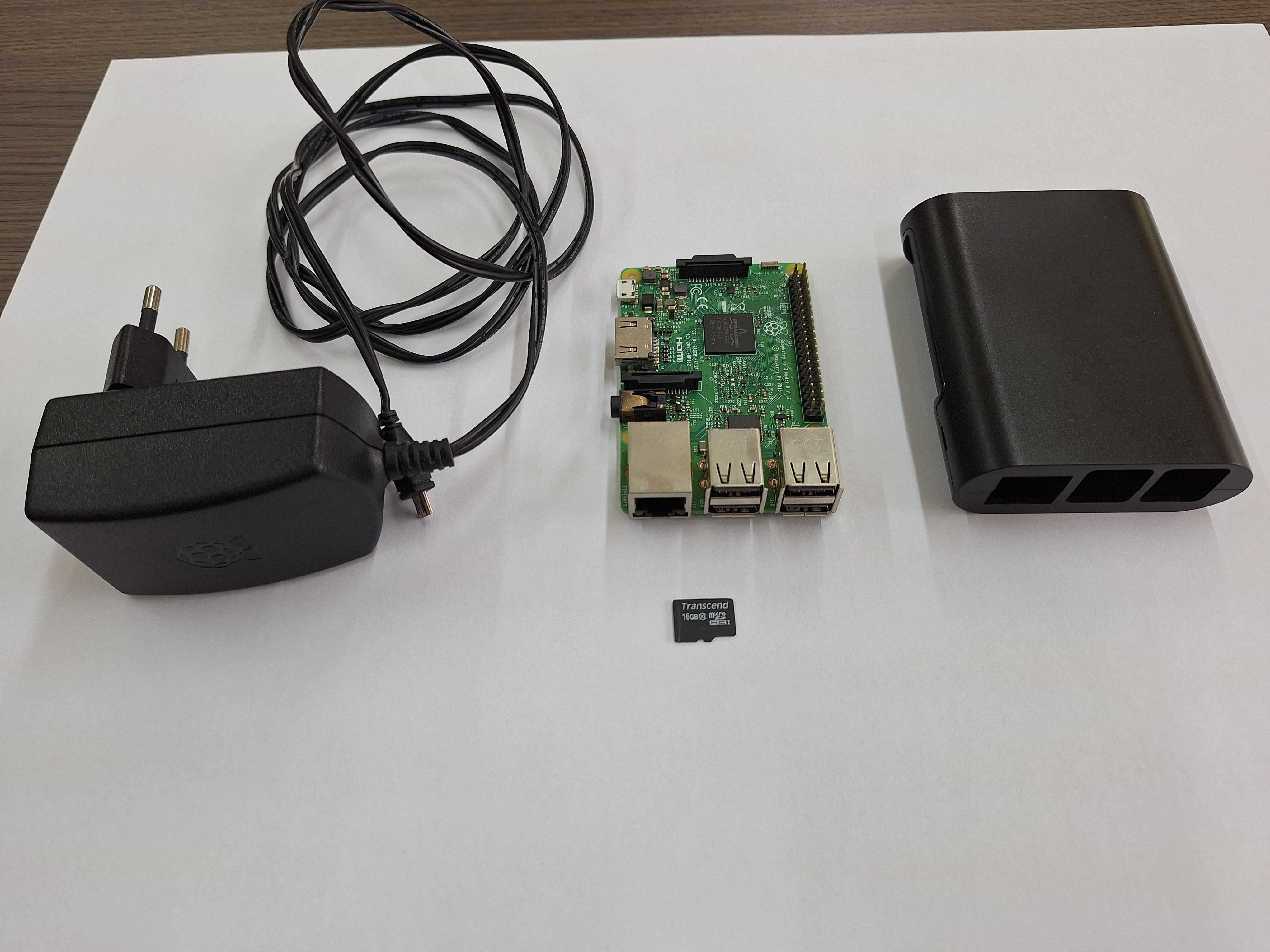 Raspberry Pi3 Model B+ cu alimentator original si carcasa (fara card)
