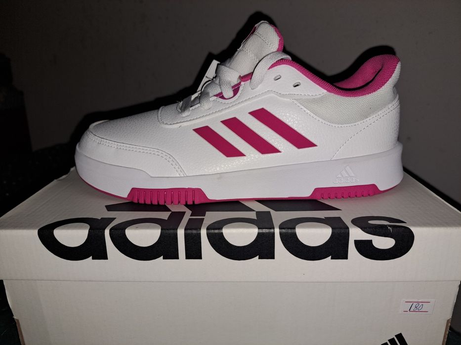 Pantofii:Adidași-marca adidas