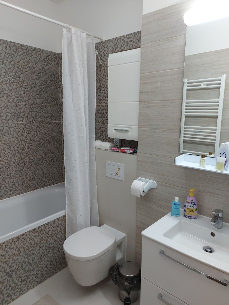 Dau spre închiriere în regim hotelier , 2 camere Adora Parc , ARAD