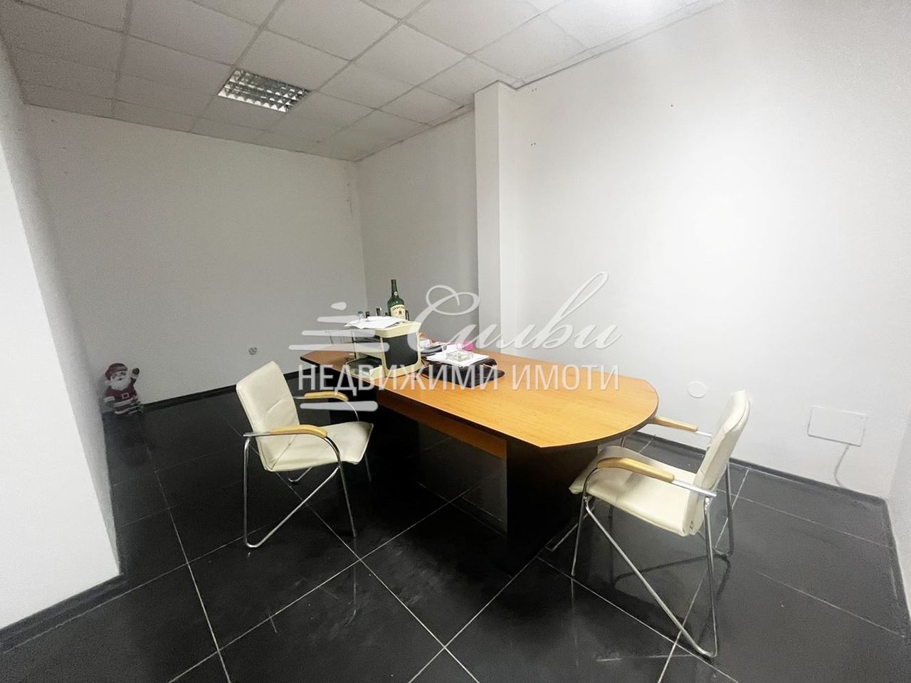 Дава се под наем Офис в Шумен, Център - 80 кв.м за 306 € - Снимка #3