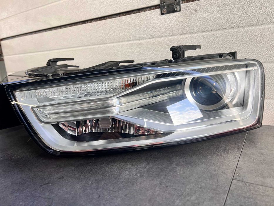 Far Bi-Xenon Complet Stanga/Dreapta Audi Q3 8U Facelift