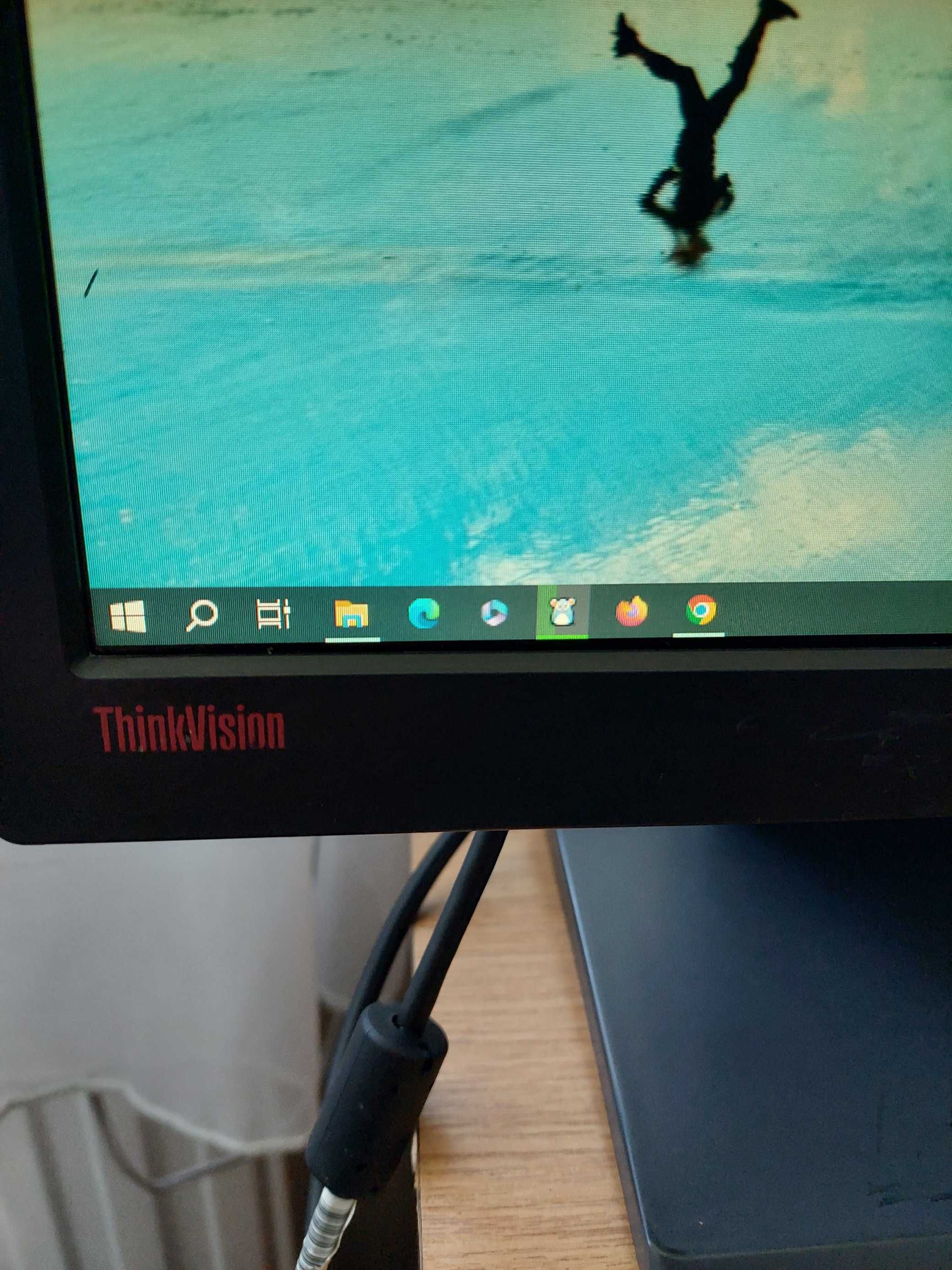 Monitor Lenovo ThinkVision 17 Inch VGA cabluri incluse 100 Lei