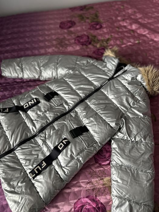 Продам детскую куртку зима