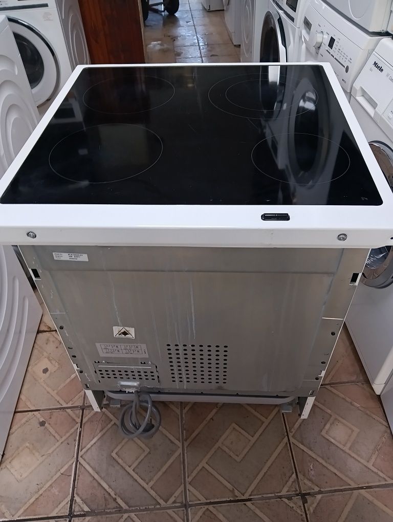 Свободно стояща печка с керамичен плот VOSS Electrolux 2годинигаранция