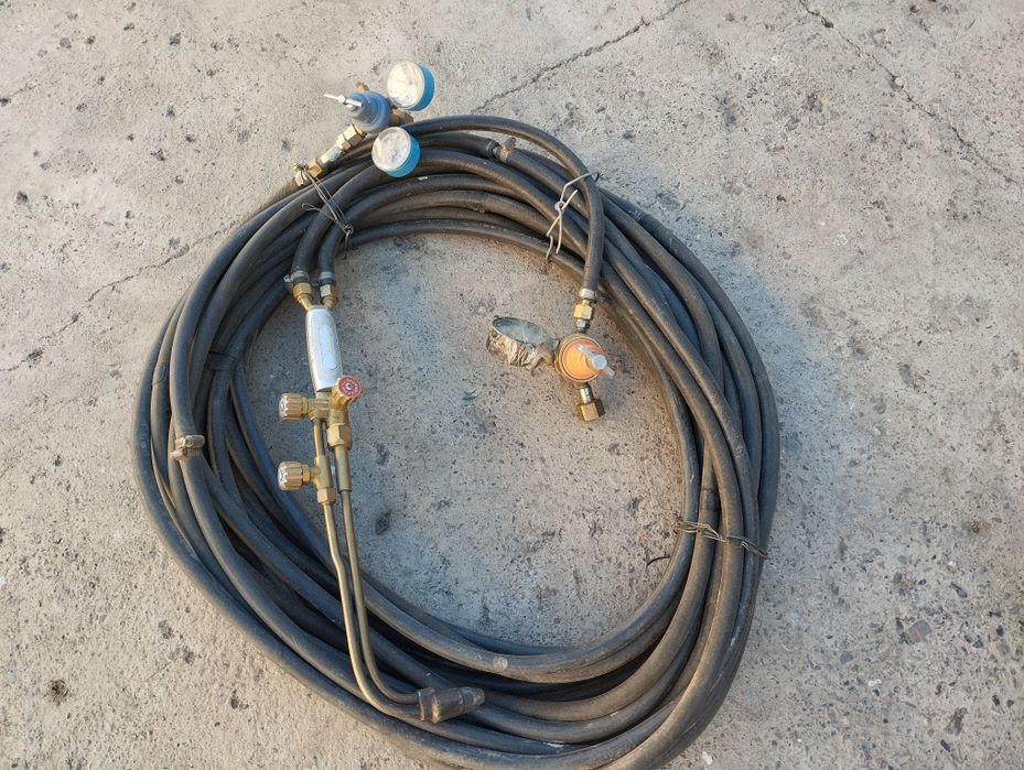 Резак по металлу.В комплекте.В рабочем состоянии.шланг10-15метров.