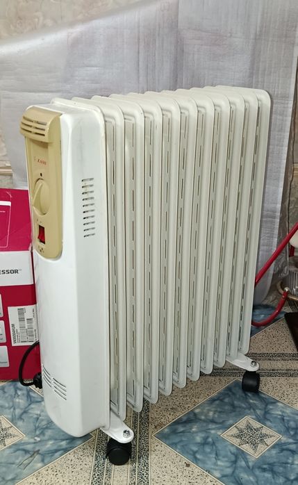 Масляный обогреватель 11 секций.Состояние и греет отлично.Гарантия.