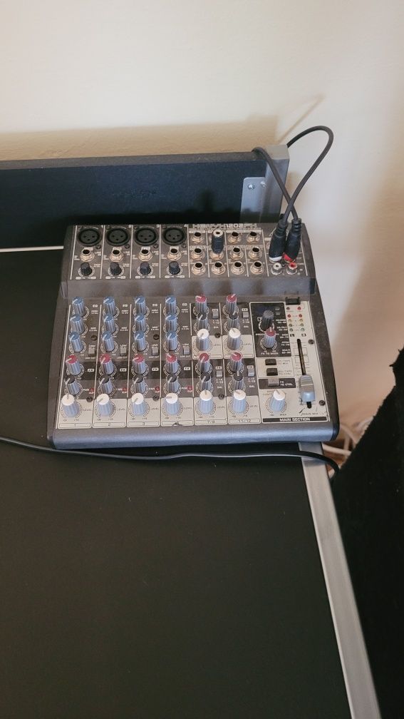 Boxe Behringer vp1520d active + mixer behringer xenyx 1202fx