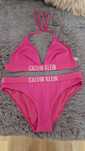 Costum de baie Calvin Klein.