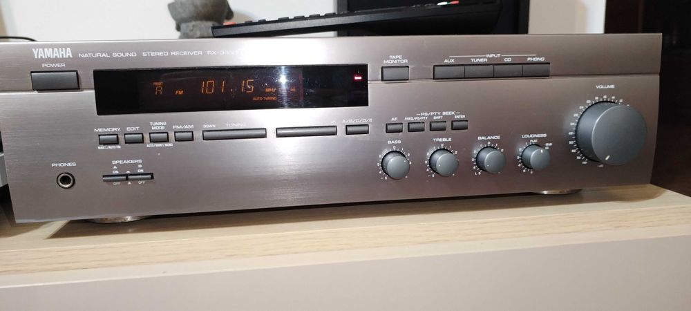 Amplificator YAMAHA RX 385 RDS cu telecomanda