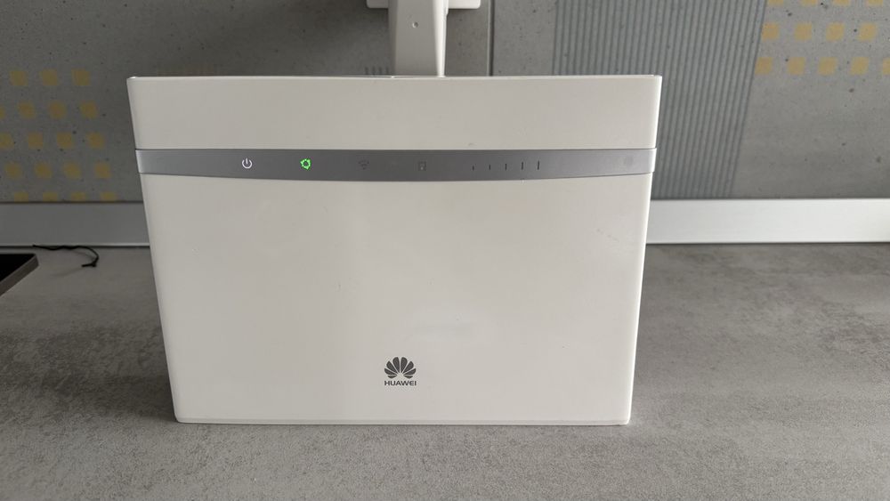 Router Huawei B525 cu SIM 4G si cu 4 porturi LAN .