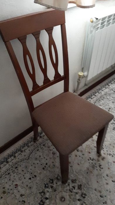 Продам стол и четыре стула