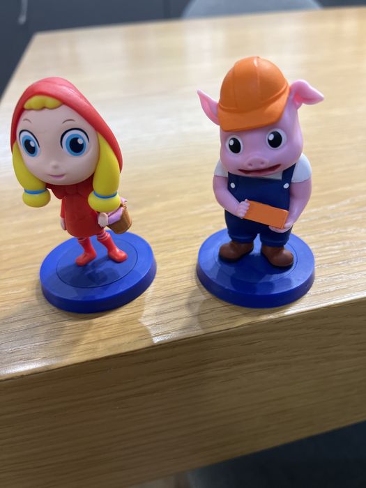 Червената шапчица и трите прасенца