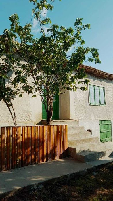 Casa de vanzare la tara