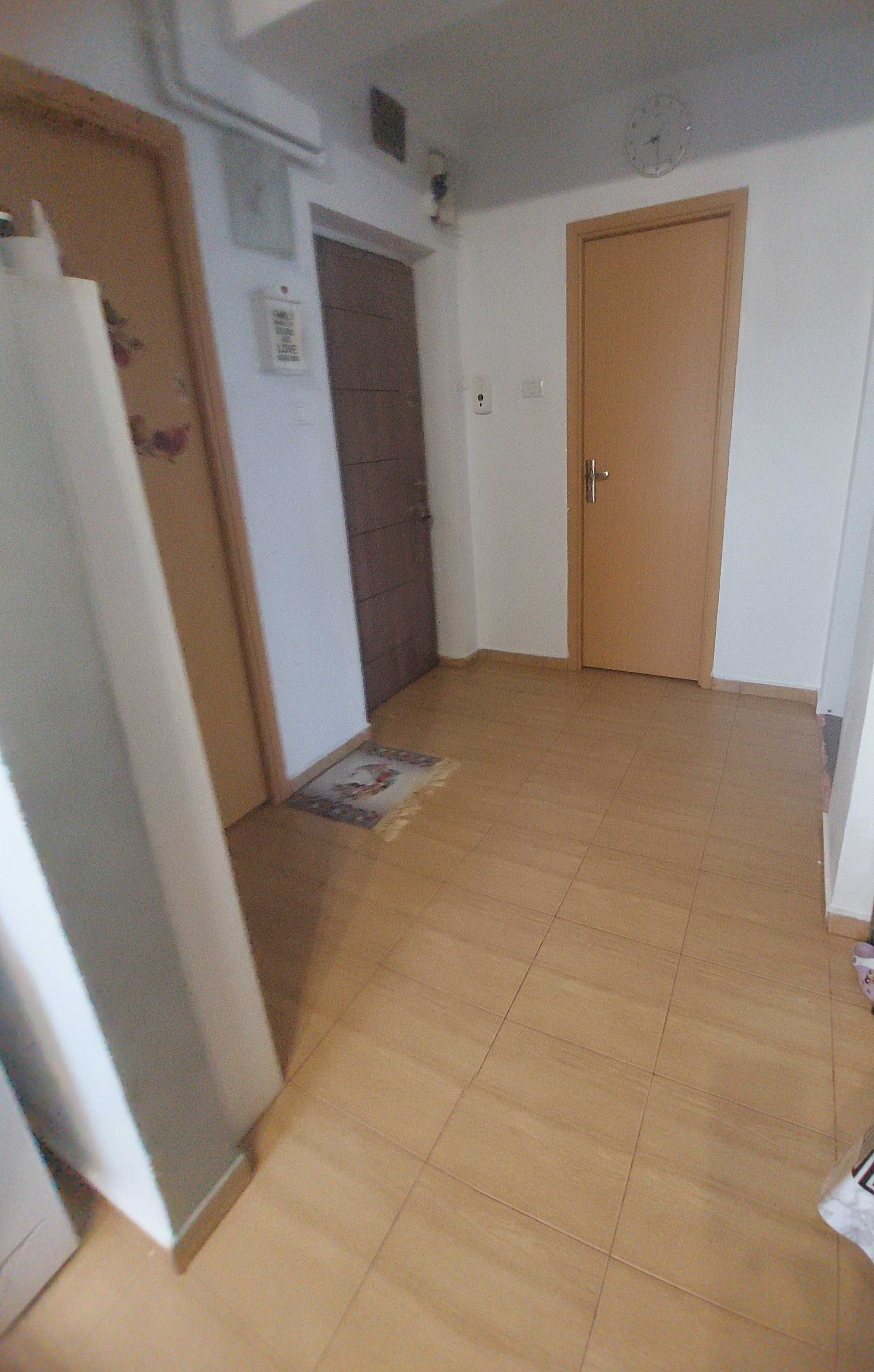 Vand apartament 3 camere