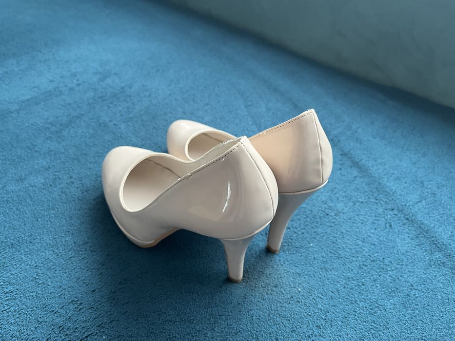 Pantofi cu toc marimea 36