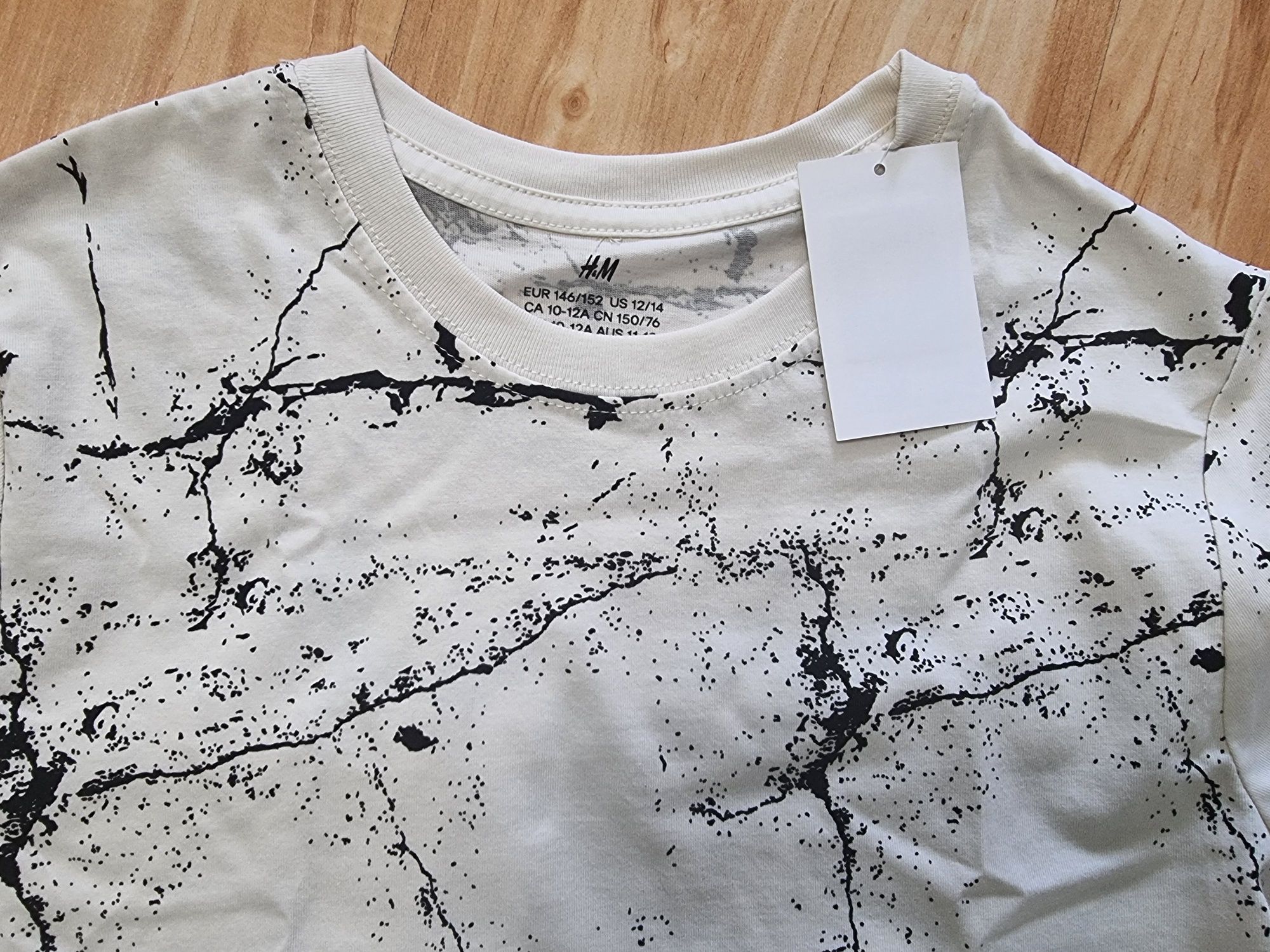 Тениска H&M + дънки