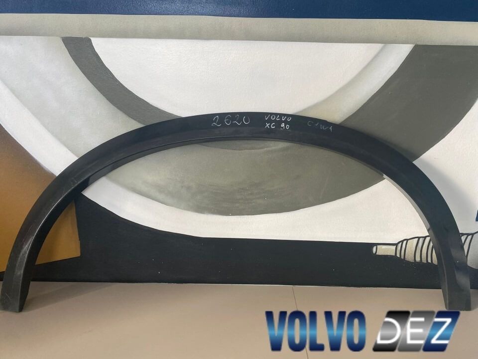 Bandou ornament aripa overfender dreapta spate R design inscription Volvo XC90 31378165 10134 Bandou ornament aripa overfender dreapta spate R design inscription Volvo XC90 31378165 10134