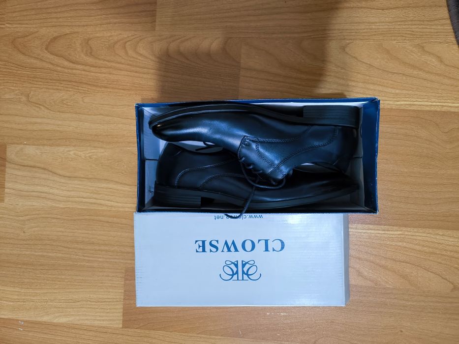 Costum elegant complet – sacou, pantaloni, cămăși, pantofi 43.