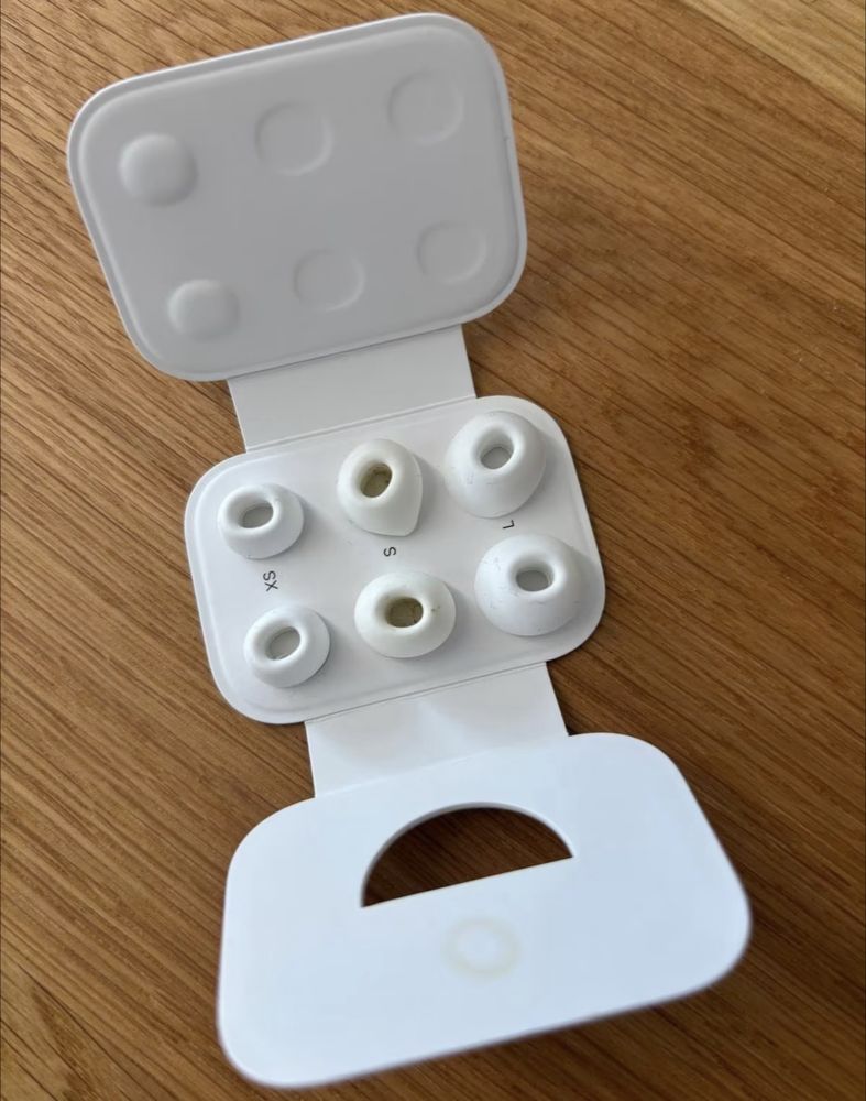 Apple AirPods Pro 2 Lightning кабел