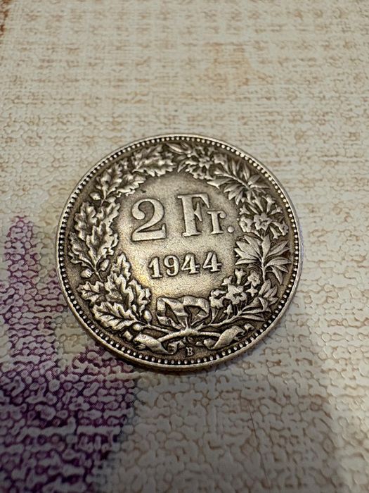 Vând monede de argint