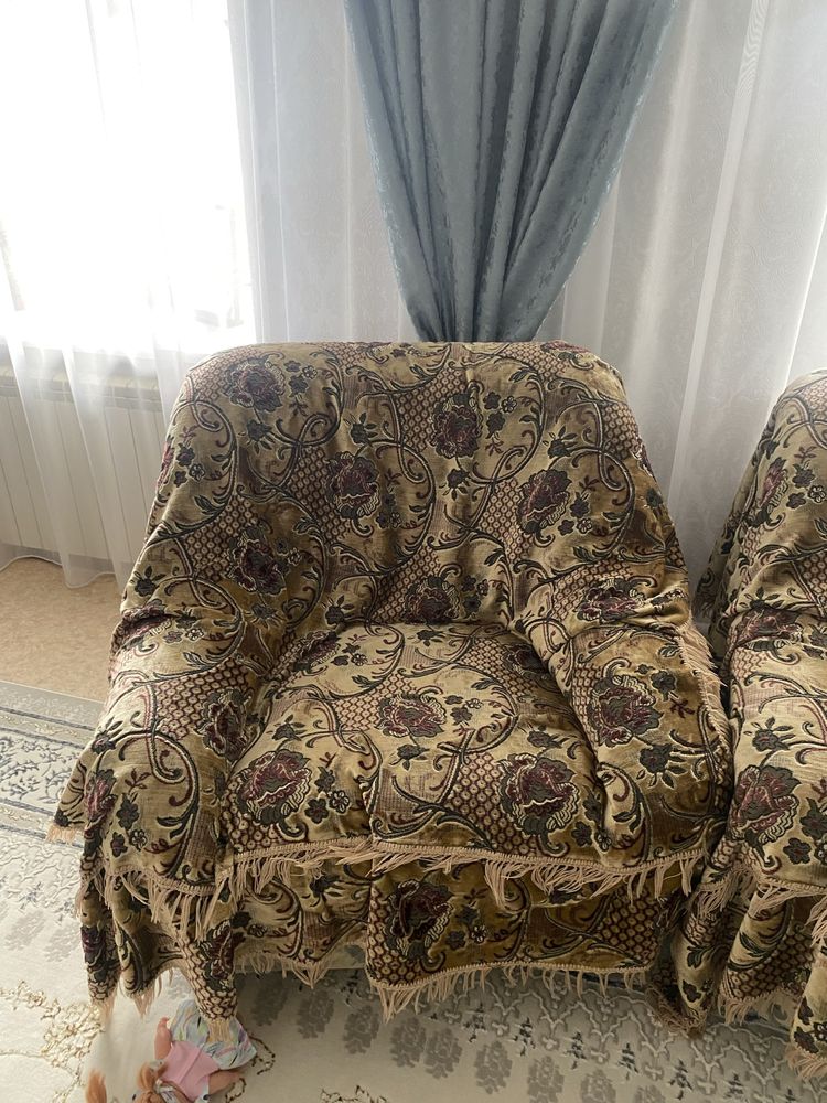 Диван и две кресло