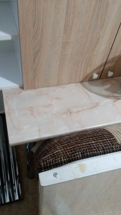 Masa de bucatarie ,blat termic,picioare corm.