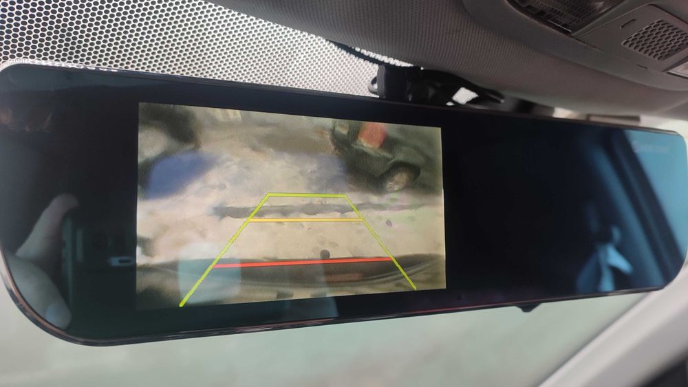 Видеорегистратор на зеркало заднего вида