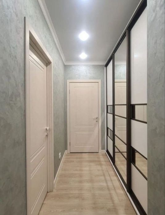 Поклейка обоев недорого.Галтели. Демонтаж старых обоев.  Без выходны