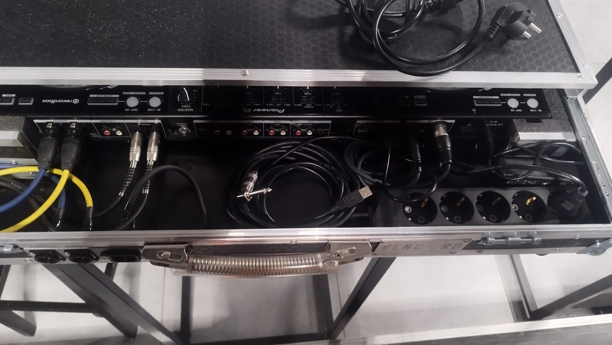 Pioneer DDJ1000 контролер